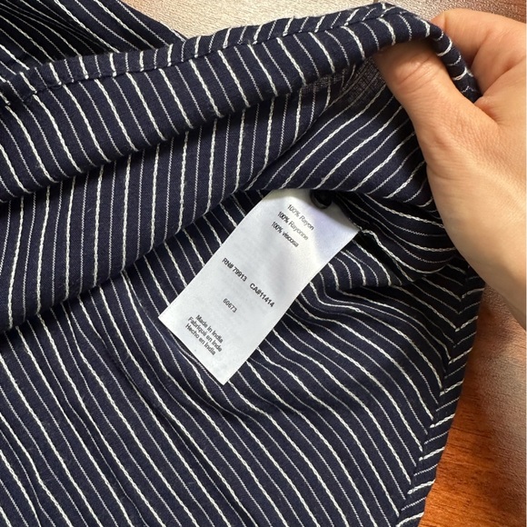 Led Women’s Collared TShirt Mini Dress Size Small Navy and White Pinstripes - Picture 6 of 6